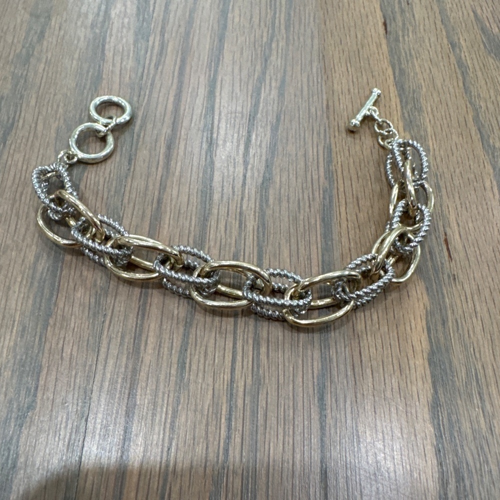 Gold and silver chain link bracelet. 7” - Picture 2 of 3